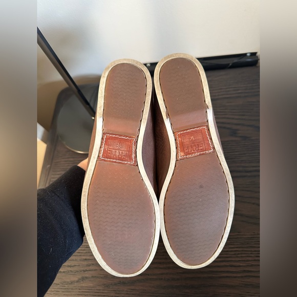 Woman’s Frye Quincy Tie Loafers - Picture 5 of 7